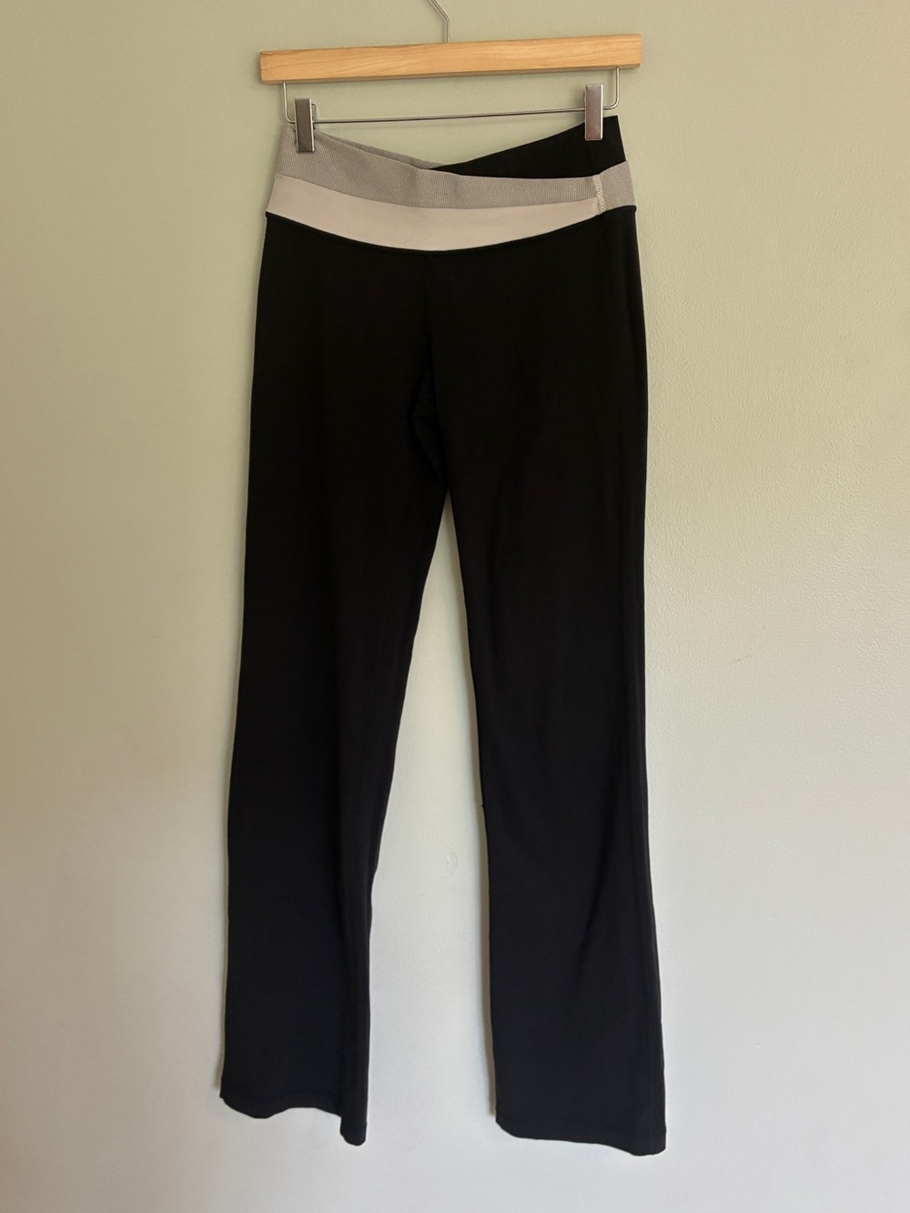 Lululemon Crisscross Cross Waistband Midrise Black Women's Pants size 6